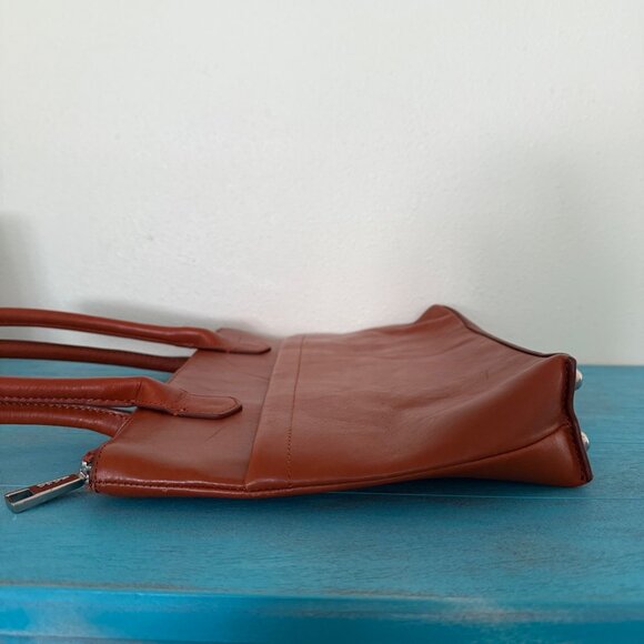 Hobo International Leather Handbag with Zip Closure In Cognac Brown - Picture 4 of 9